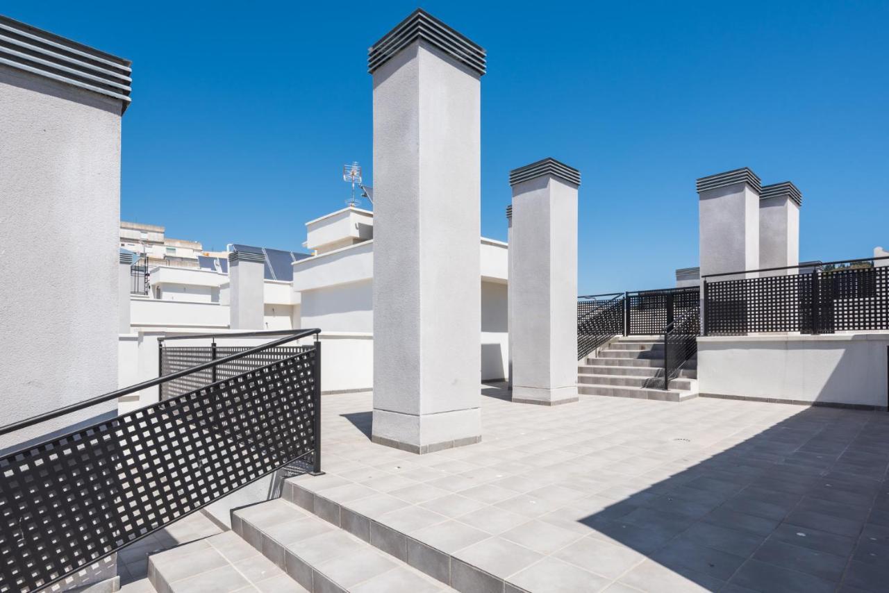 Atico Con Terraza Ac 1Hab En El Centro Y Piscina Comunitaria Apartment Малага Екстериор снимка