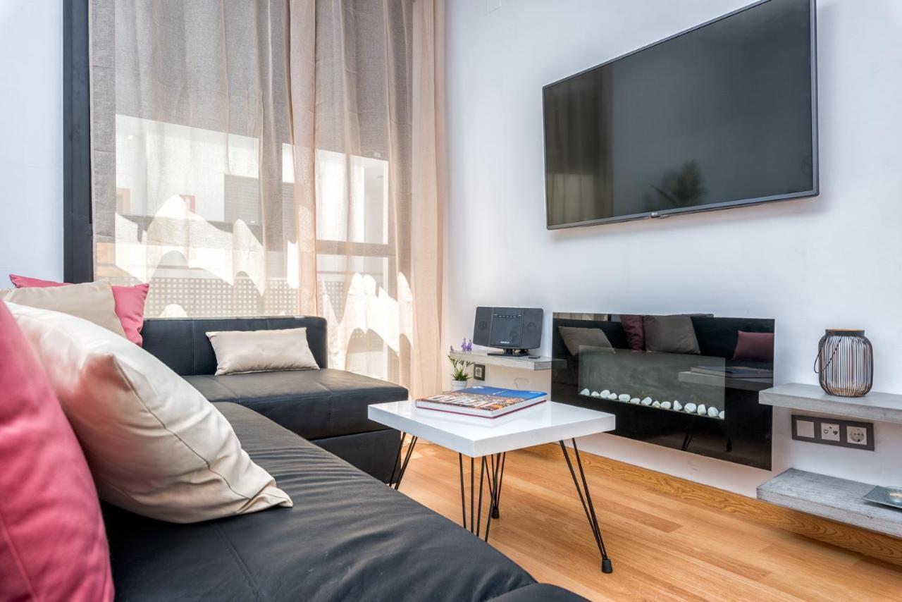 Atico Con Terraza Ac 1Hab En El Centro Y Piscina Comunitaria Apartment Малага Екстериор снимка