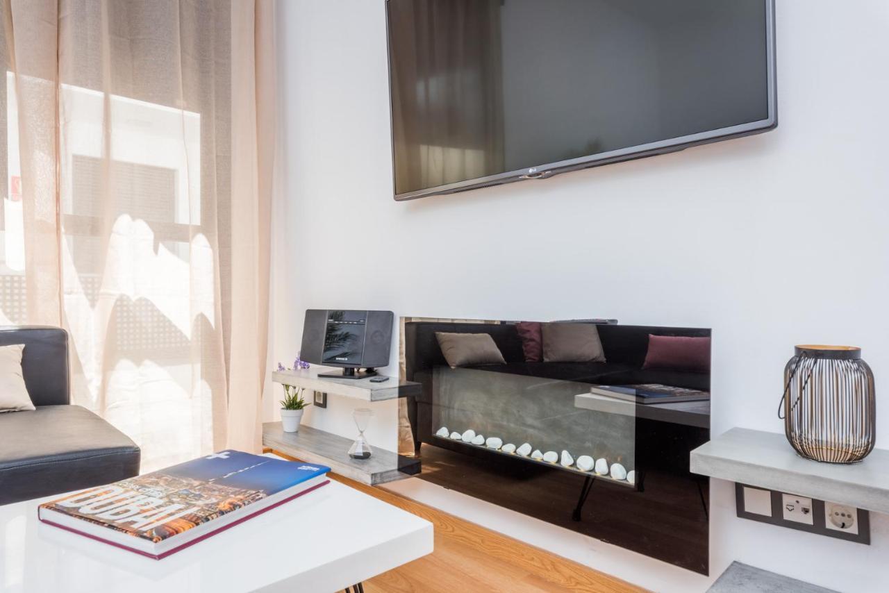 Atico Con Terraza Ac 1Hab En El Centro Y Piscina Comunitaria Apartment Малага Екстериор снимка