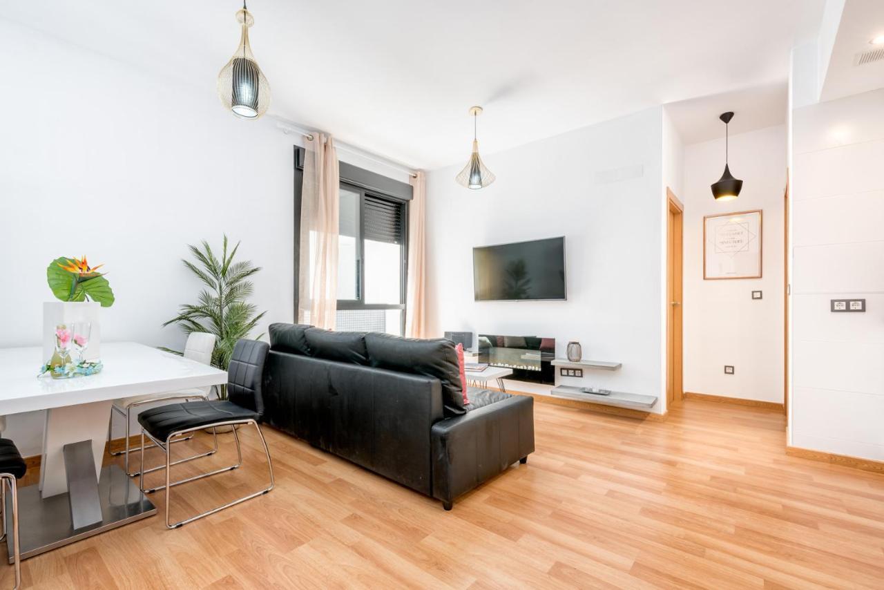 Atico Con Terraza Ac 1Hab En El Centro Y Piscina Comunitaria Apartment Малага Екстериор снимка