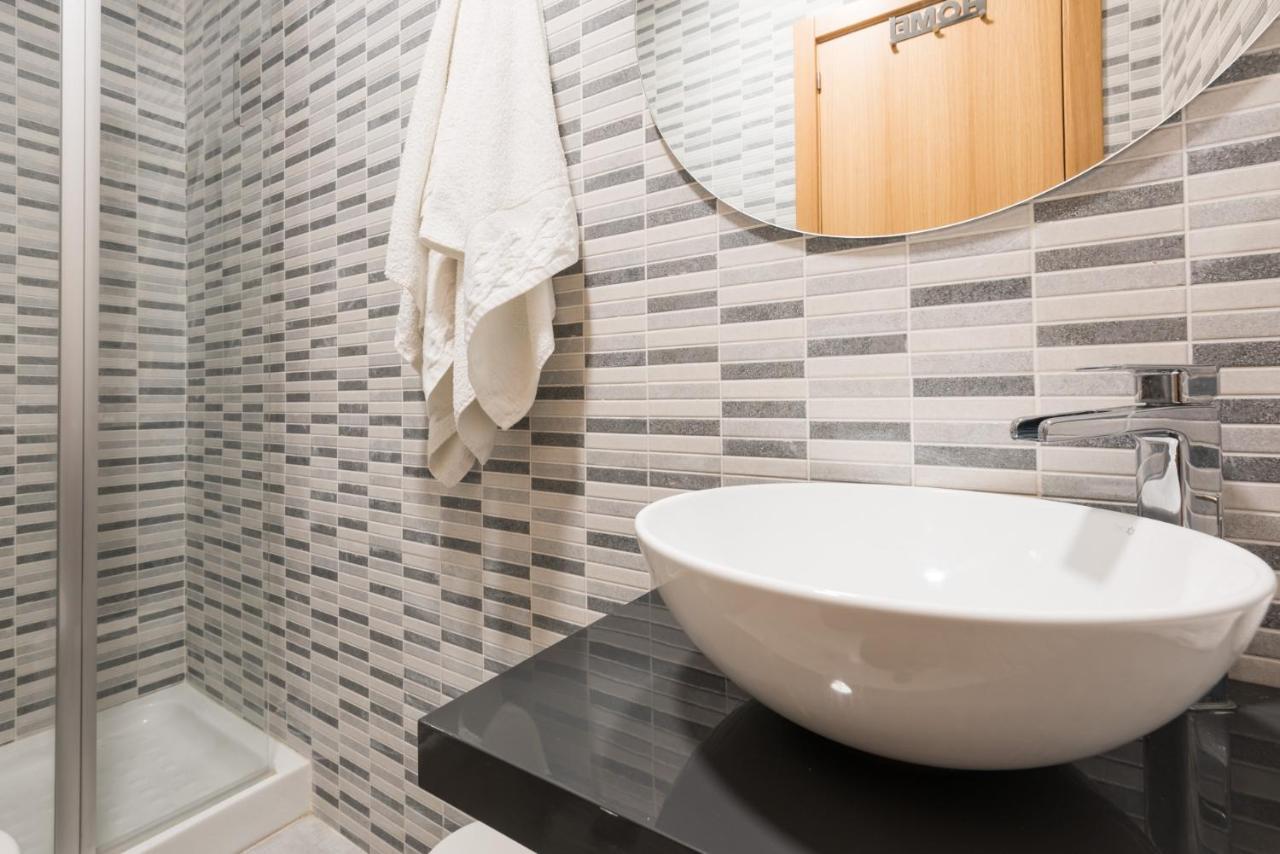 Atico Con Terraza Ac 1Hab En El Centro Y Piscina Comunitaria Apartment Малага Екстериор снимка