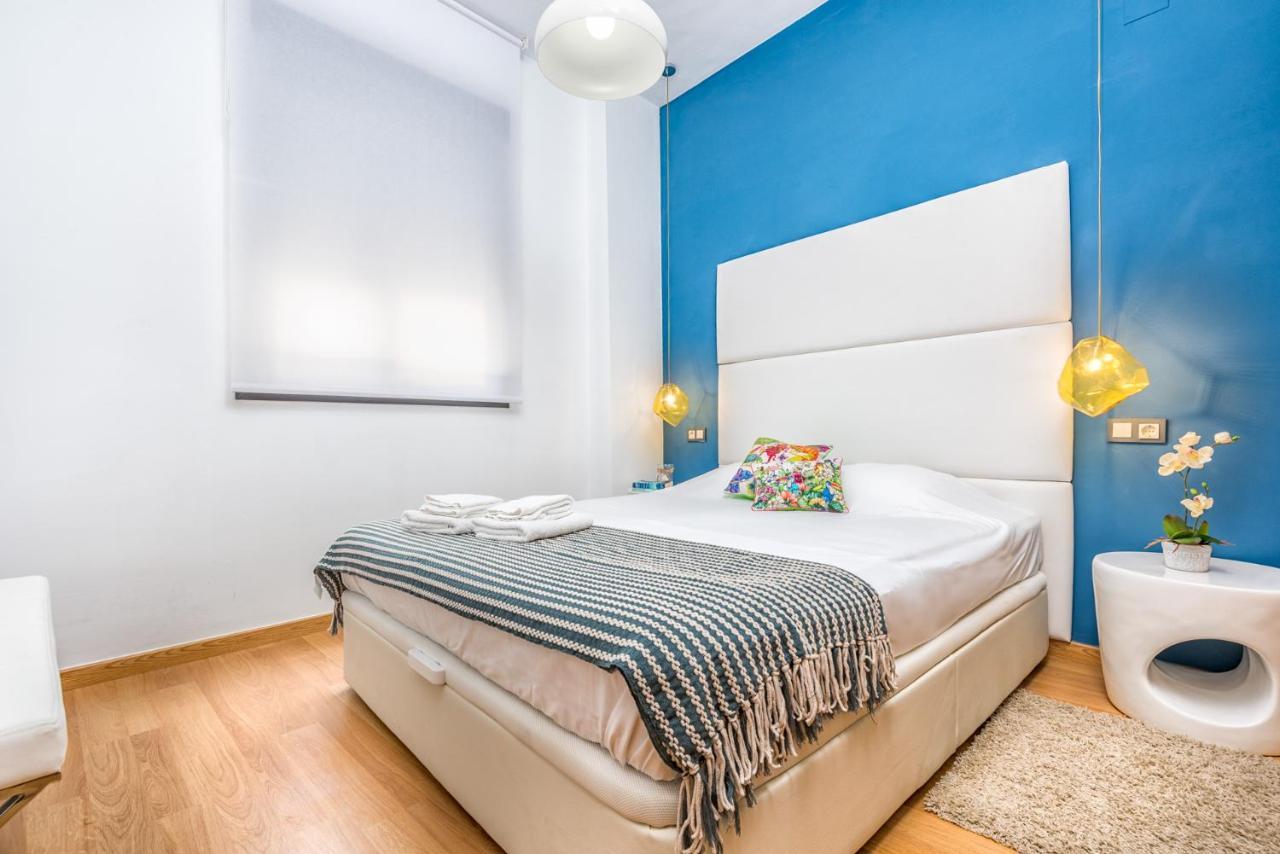Atico Con Terraza Ac 1Hab En El Centro Y Piscina Comunitaria Apartment Малага Екстериор снимка