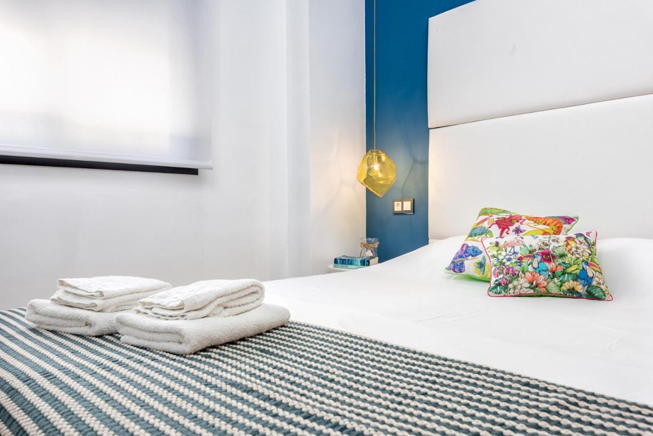 Atico Con Terraza Ac 1Hab En El Centro Y Piscina Comunitaria Apartment Малага Екстериор снимка